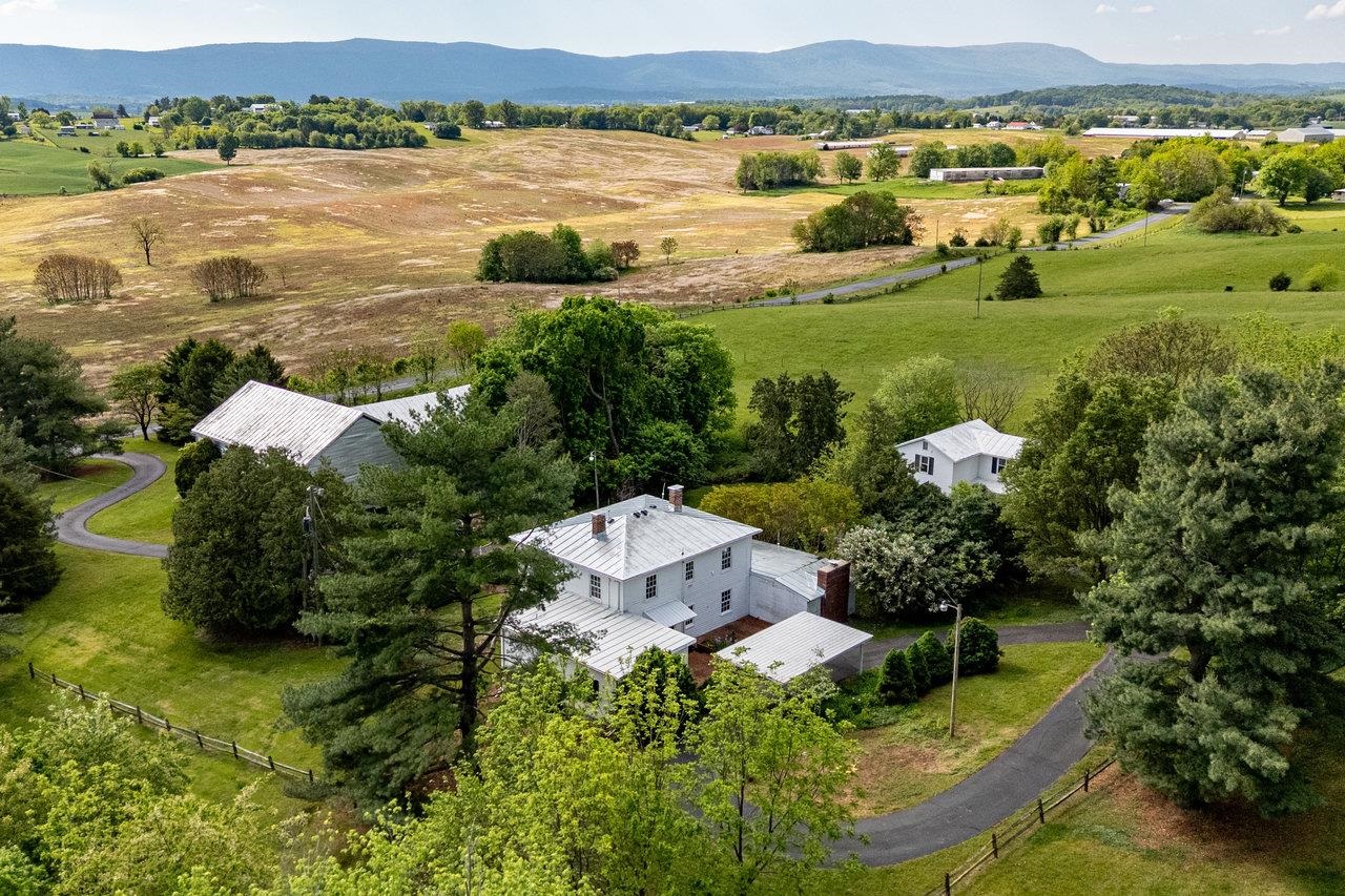 2860 UPHILL DR, BROADWAY, Virginia 22815, 4 Bedrooms Bedrooms, ,2 BathroomsBathrooms,Residential,Estate of Claranell W Robin,2860 UPHILL DR,664330 MLS # 664330