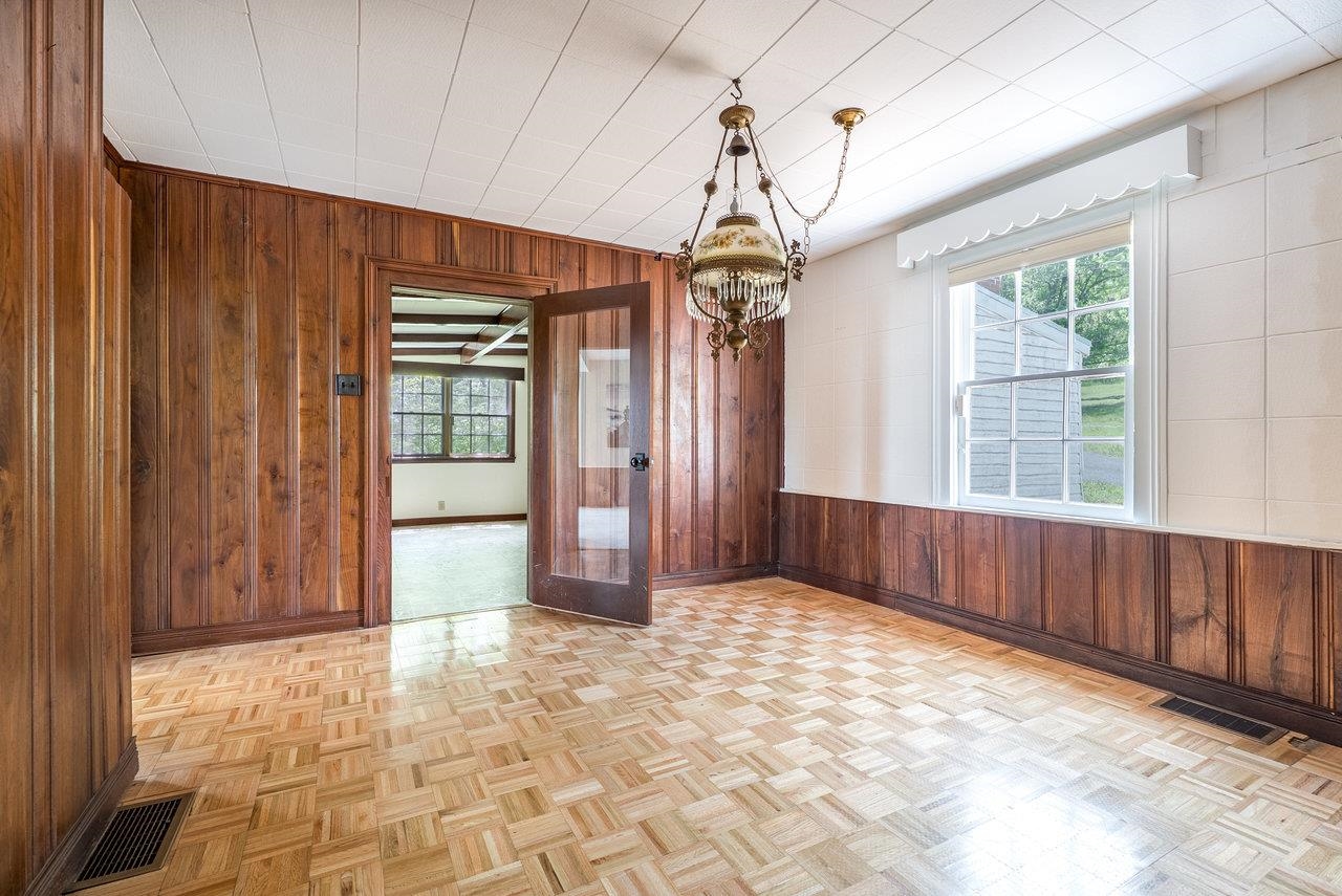 2860 UPHILL DR, BROADWAY, Virginia 22815, 4 Bedrooms Bedrooms, ,2 BathroomsBathrooms,Residential,Estate of Claranell W Robin,2860 UPHILL DR,664330 MLS # 664330