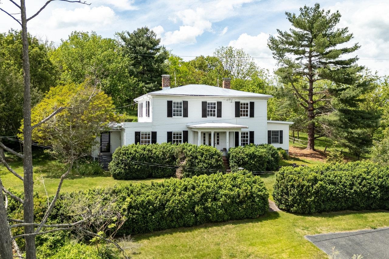 2860 UPHILL DR, BROADWAY, Virginia 22815, 4 Bedrooms Bedrooms, ,2 BathroomsBathrooms,Residential,Estate of Claranell W Robin,2860 UPHILL DR,664330 MLS # 664330