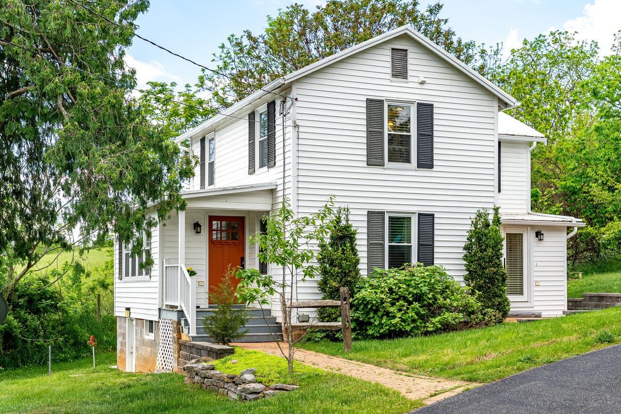 2860 UPHILL DR, BROADWAY, Virginia 22815, 4 Bedrooms Bedrooms, ,2 BathroomsBathrooms,Residential,Estate of Claranell W Robin,2860 UPHILL DR,664330 MLS # 664330