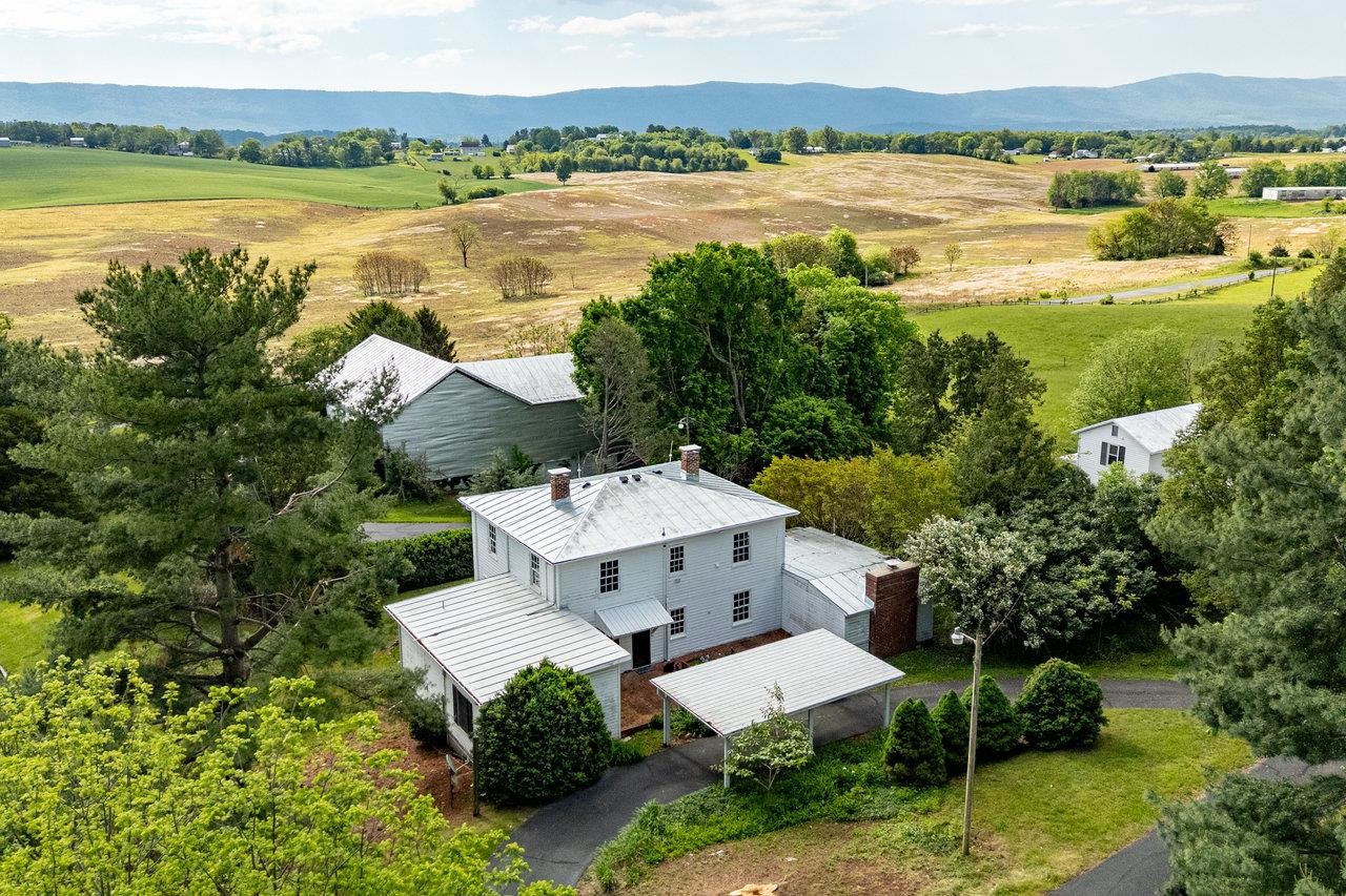 2860 UPHILL DR, BROADWAY, Virginia 22815, 4 Bedrooms Bedrooms, ,2 BathroomsBathrooms,Residential,Estate of Claranell W Robin,2860 UPHILL DR,664330 MLS # 664330