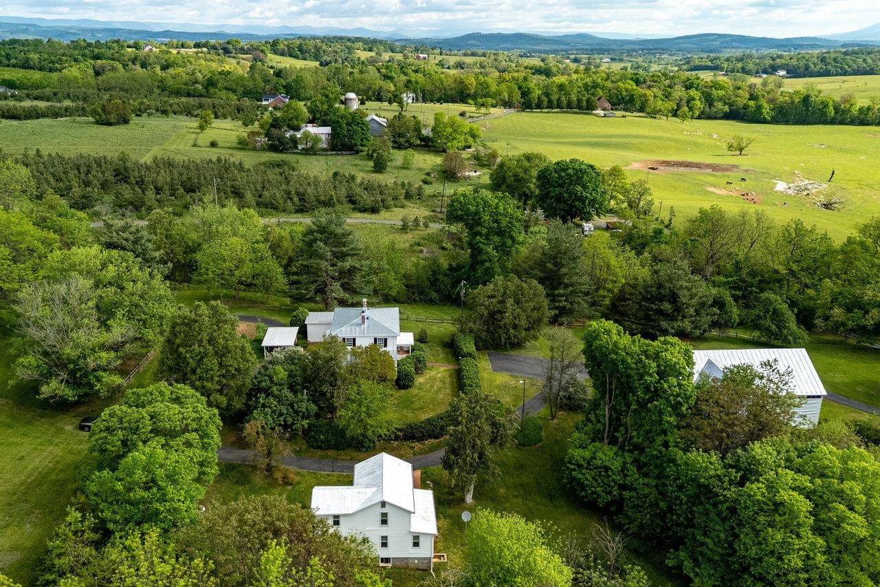 2860 UPHILL DR, BROADWAY, Virginia 22815, 4 Bedrooms Bedrooms, ,2 BathroomsBathrooms,Residential,Estate of Claranell W Robin,2860 UPHILL DR,664330 MLS # 664330