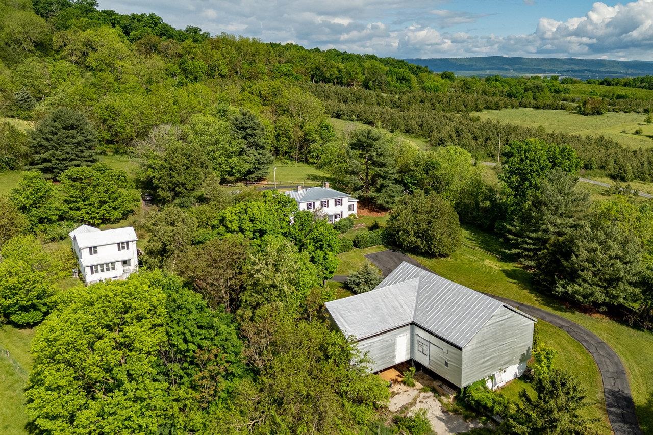 2860 UPHILL DR, BROADWAY, Virginia 22815, 4 Bedrooms Bedrooms, ,2 BathroomsBathrooms,Residential,Estate of Claranell W Robin,2860 UPHILL DR,664330 MLS # 664330