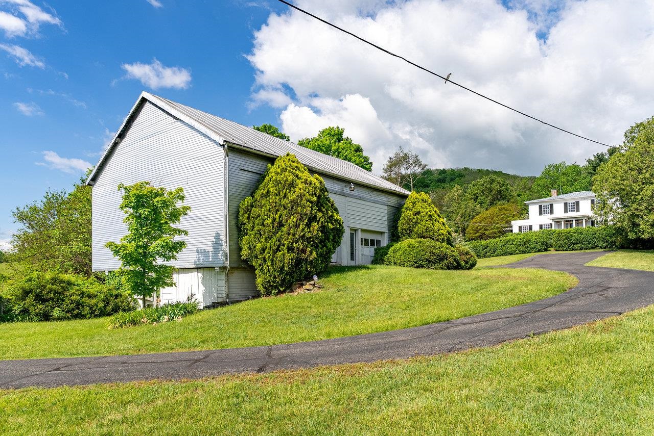 2860 UPHILL DR, BROADWAY, Virginia 22815, 4 Bedrooms Bedrooms, ,2 BathroomsBathrooms,Residential,Estate of Claranell W Robin,2860 UPHILL DR,664330 MLS # 664330