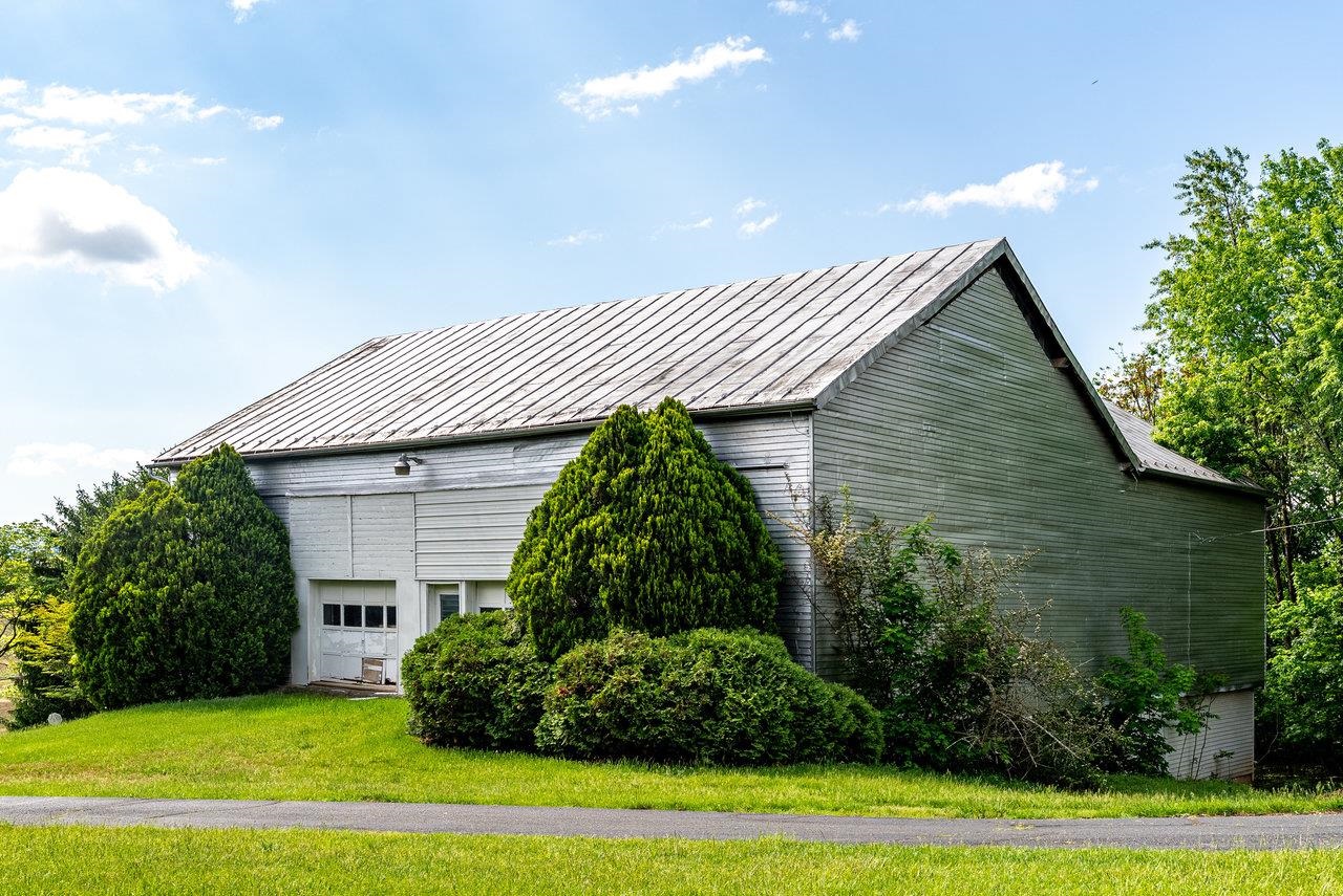 2860 UPHILL DR, BROADWAY, Virginia 22815, 4 Bedrooms Bedrooms, ,2 BathroomsBathrooms,Residential,Estate of Claranell W Robin,2860 UPHILL DR,664330 MLS # 664330