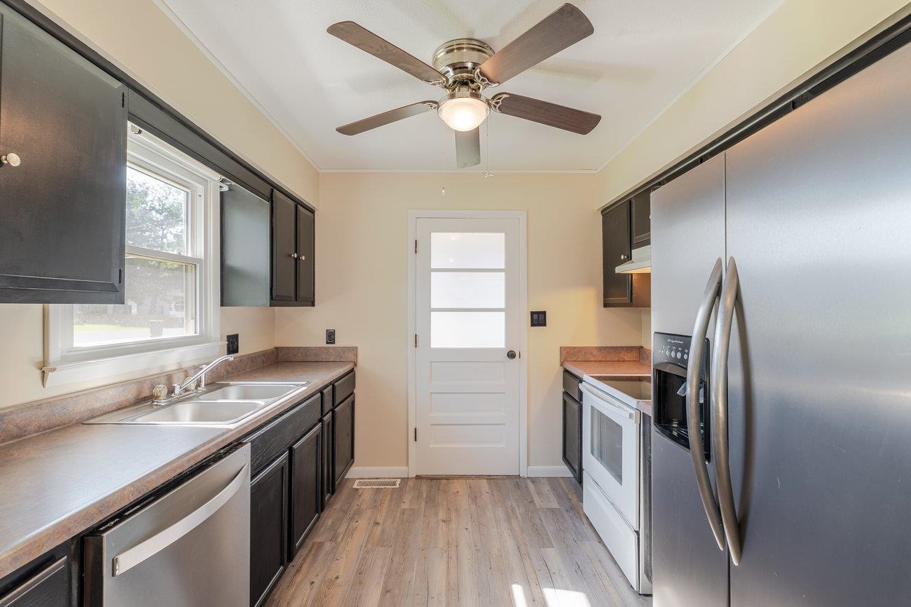 109 JACKSON AVE, ELKTON, Virginia 22827, 3 Bedrooms Bedrooms, ,1 BathroomBathrooms,Residential,109 JACKSON AVE,664333 MLS # 664333