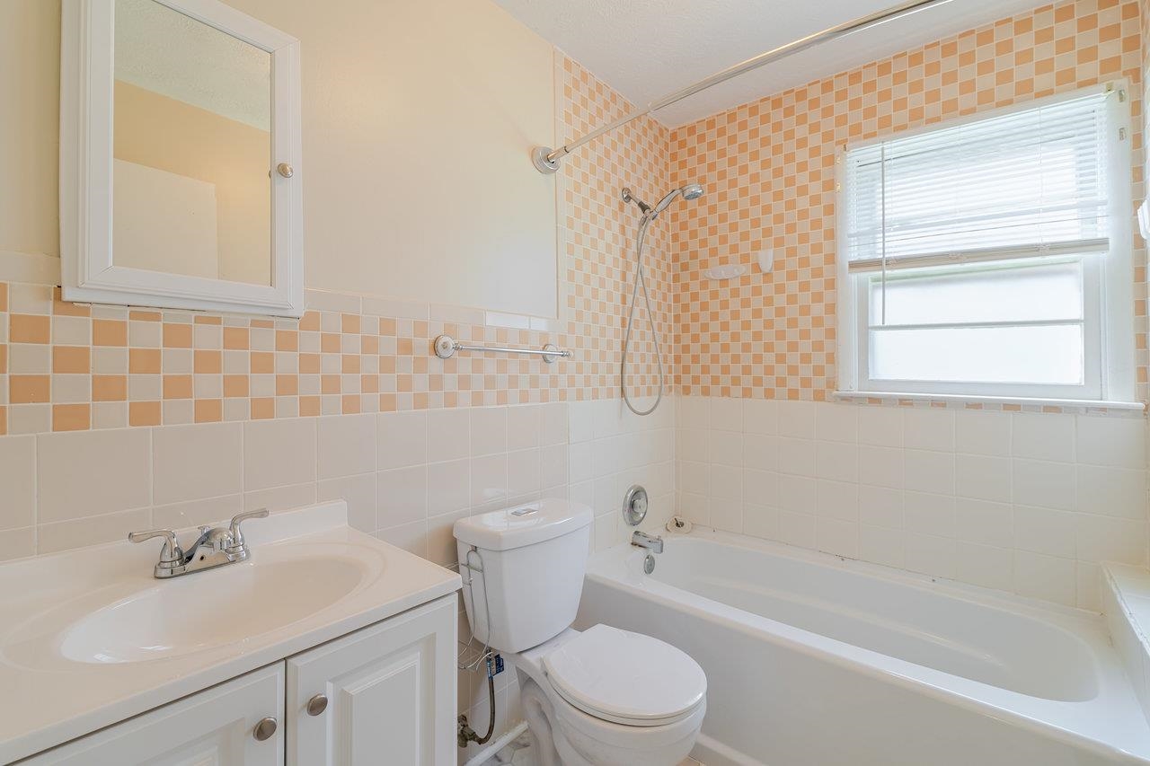 109 JACKSON AVE, ELKTON, Virginia 22827, 3 Bedrooms Bedrooms, ,1 BathroomBathrooms,Residential,109 JACKSON AVE,664333 MLS # 664333