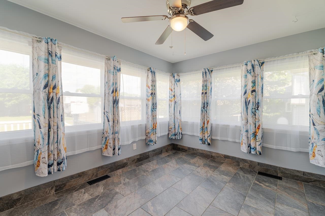 109 JACKSON AVE, ELKTON, Virginia 22827, 3 Bedrooms Bedrooms, ,1 BathroomBathrooms,Residential,109 JACKSON AVE,664333 MLS # 664333