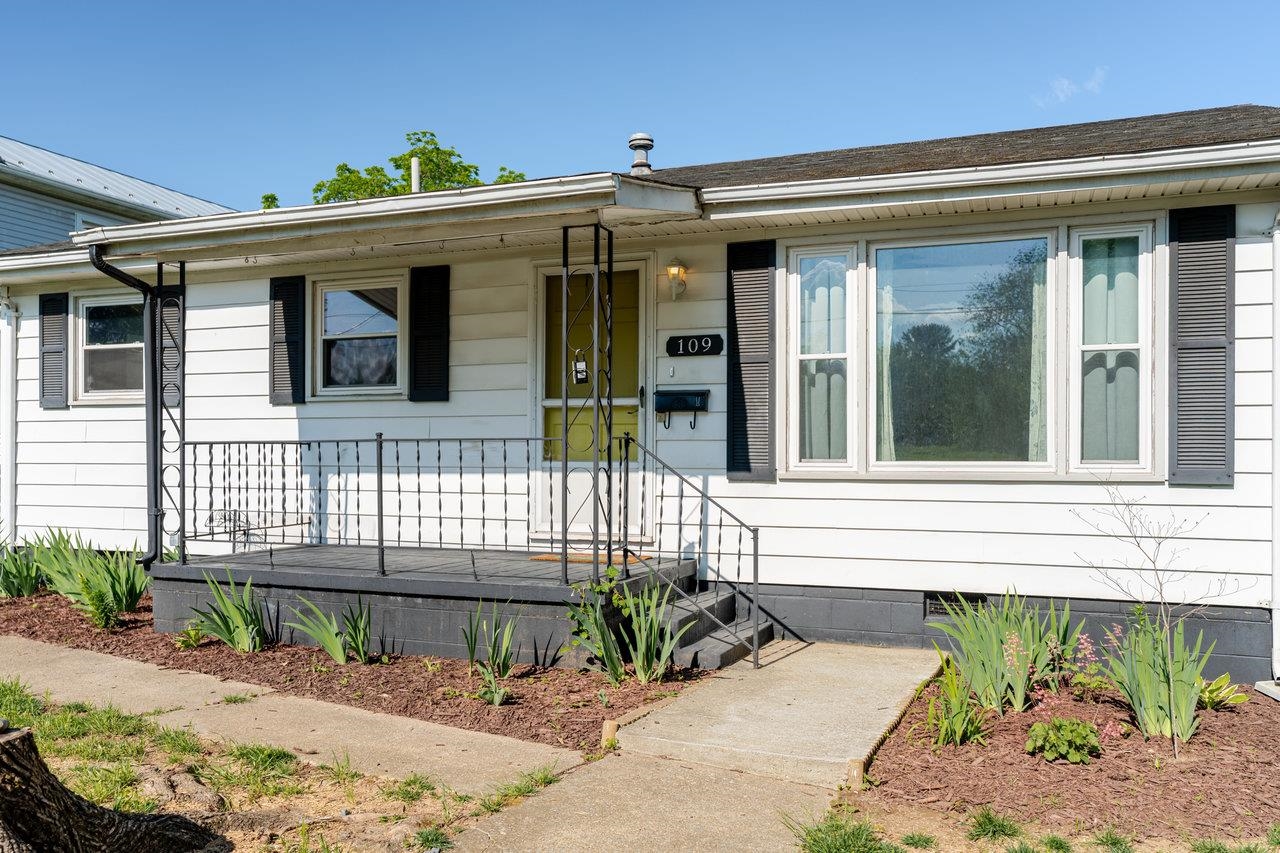 109 JACKSON AVE, ELKTON, Virginia 22827, 3 Bedrooms Bedrooms, ,1 BathroomBathrooms,Residential,109 JACKSON AVE,664333 MLS # 664333