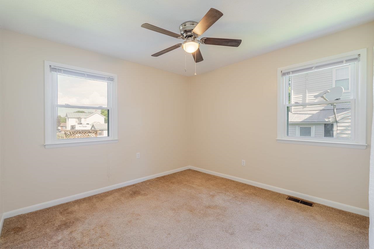 109 JACKSON AVE, ELKTON, Virginia 22827, 3 Bedrooms Bedrooms, ,1 BathroomBathrooms,Residential,109 JACKSON AVE,664333 MLS # 664333