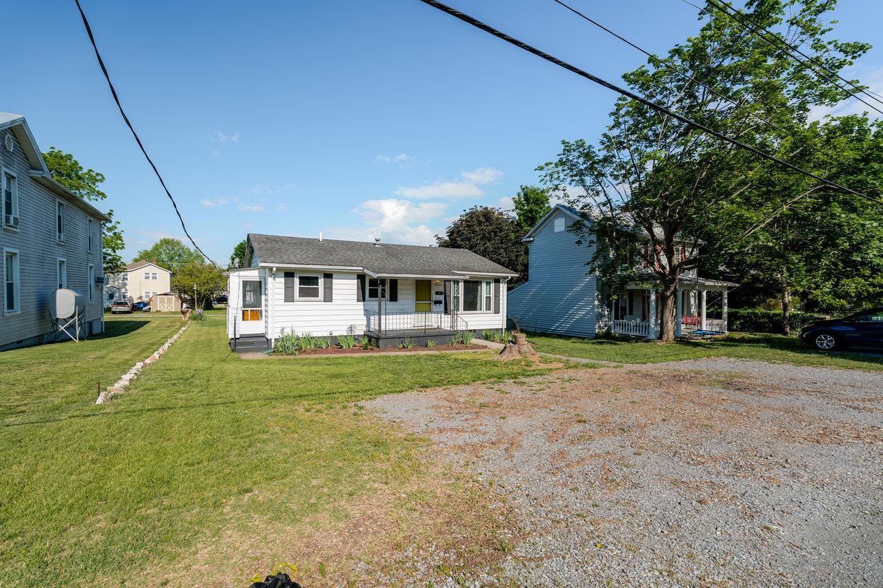 109 JACKSON AVE, ELKTON, Virginia 22827, 3 Bedrooms Bedrooms, ,1 BathroomBathrooms,Residential,109 JACKSON AVE,664333 MLS # 664333
