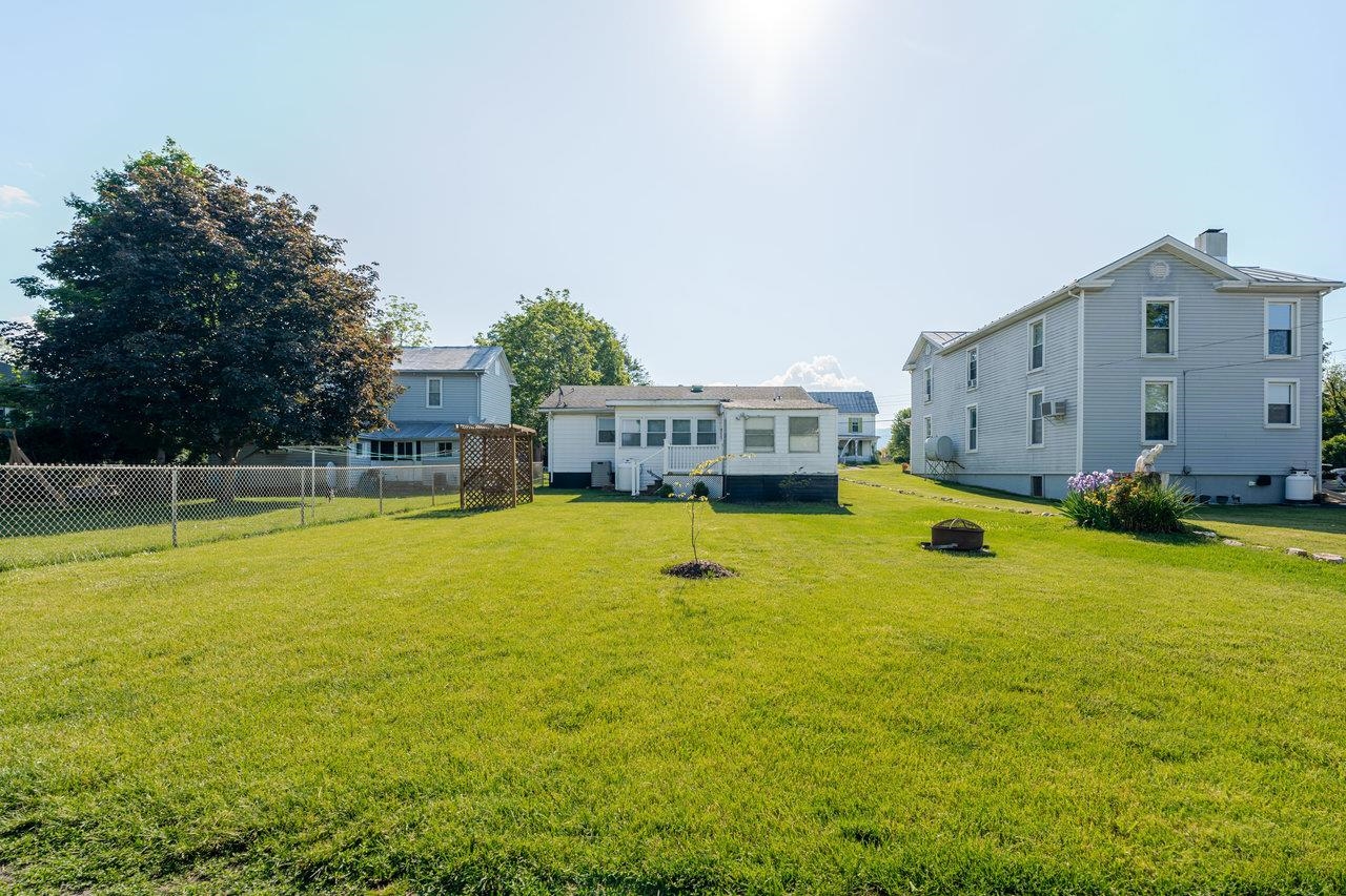 109 JACKSON AVE, ELKTON, Virginia 22827, 3 Bedrooms Bedrooms, ,1 BathroomBathrooms,Residential,109 JACKSON AVE,664333 MLS # 664333