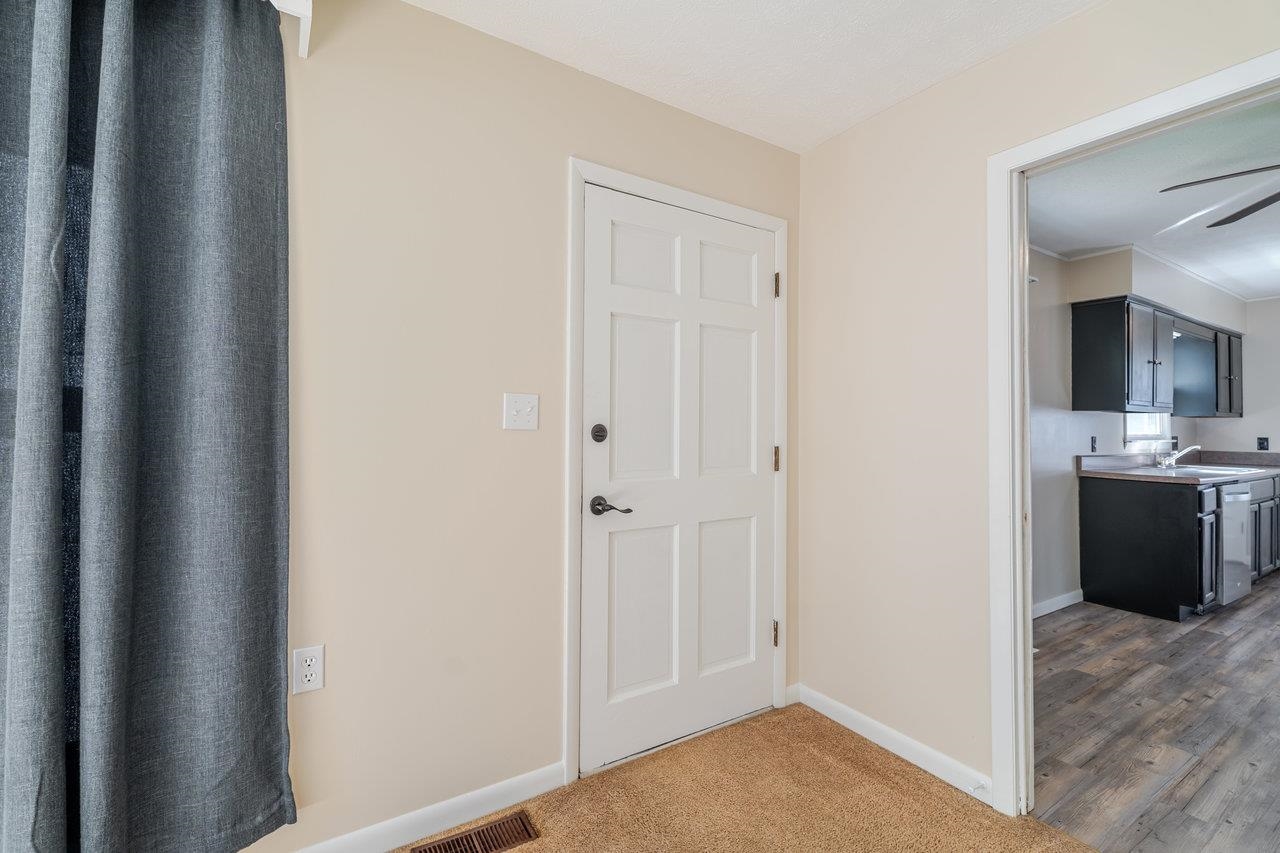 109 JACKSON AVE, ELKTON, Virginia 22827, 3 Bedrooms Bedrooms, ,1 BathroomBathrooms,Residential,109 JACKSON AVE,664333 MLS # 664333