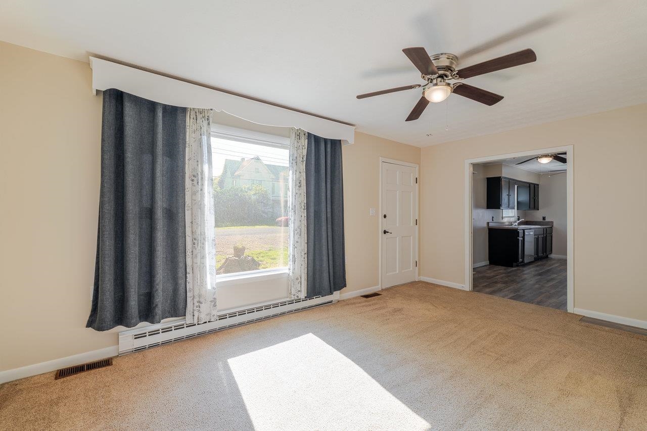 109 JACKSON AVE, ELKTON, Virginia 22827, 3 Bedrooms Bedrooms, ,1 BathroomBathrooms,Residential,109 JACKSON AVE,664333 MLS # 664333