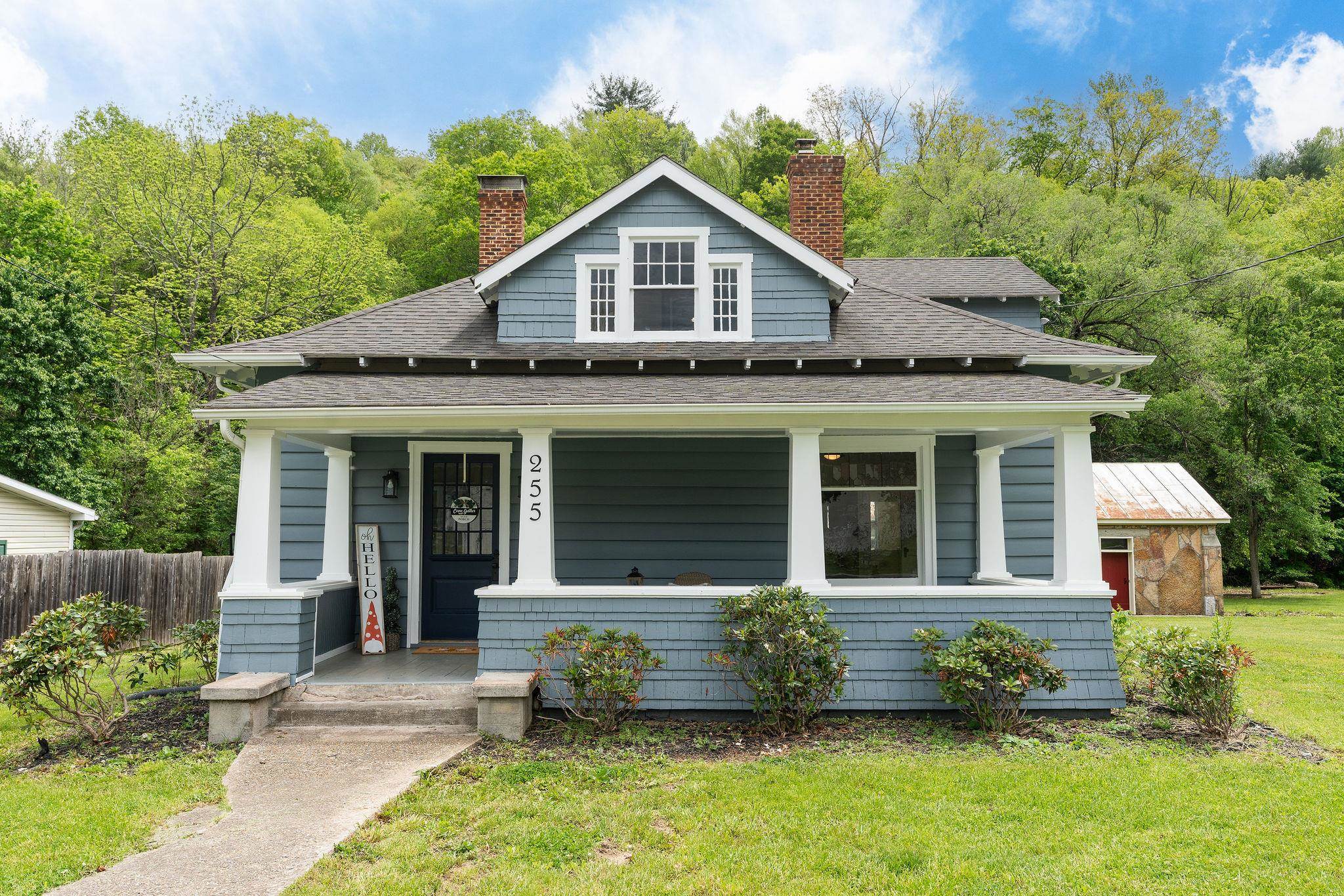 255 W RAILROAD AVE, CRAIGSVILLE, Virginia 24430, 3 Bedrooms Bedrooms, ,1 BathroomBathrooms,Residential,255 W RAILROAD AVE,664335 MLS # 664335