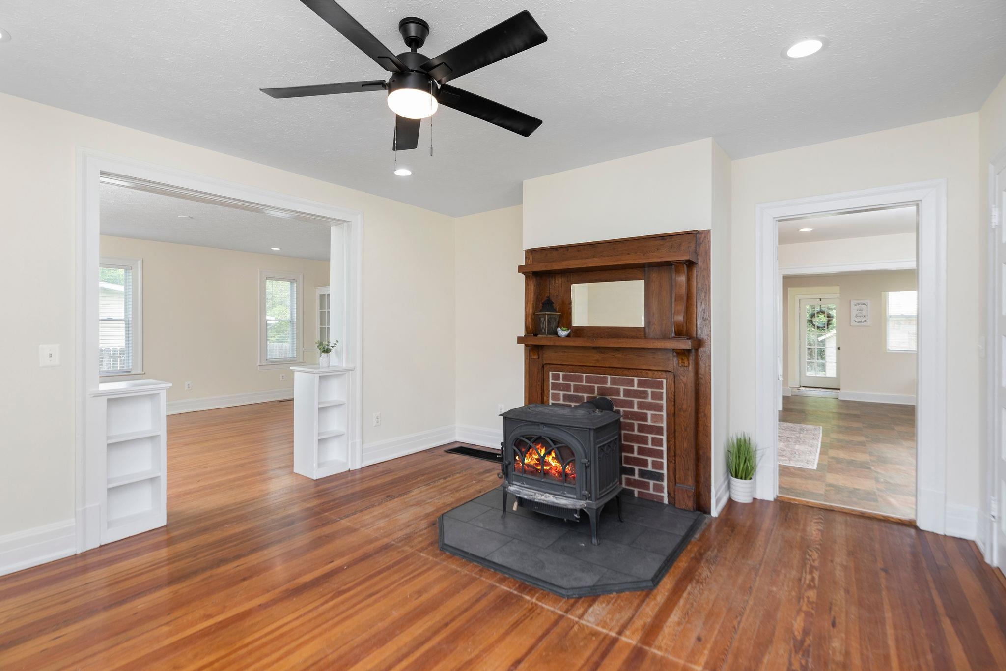 255 W RAILROAD AVE, CRAIGSVILLE, Virginia 24430, 3 Bedrooms Bedrooms, ,1 BathroomBathrooms,Residential,255 W RAILROAD AVE,664335 MLS # 664335