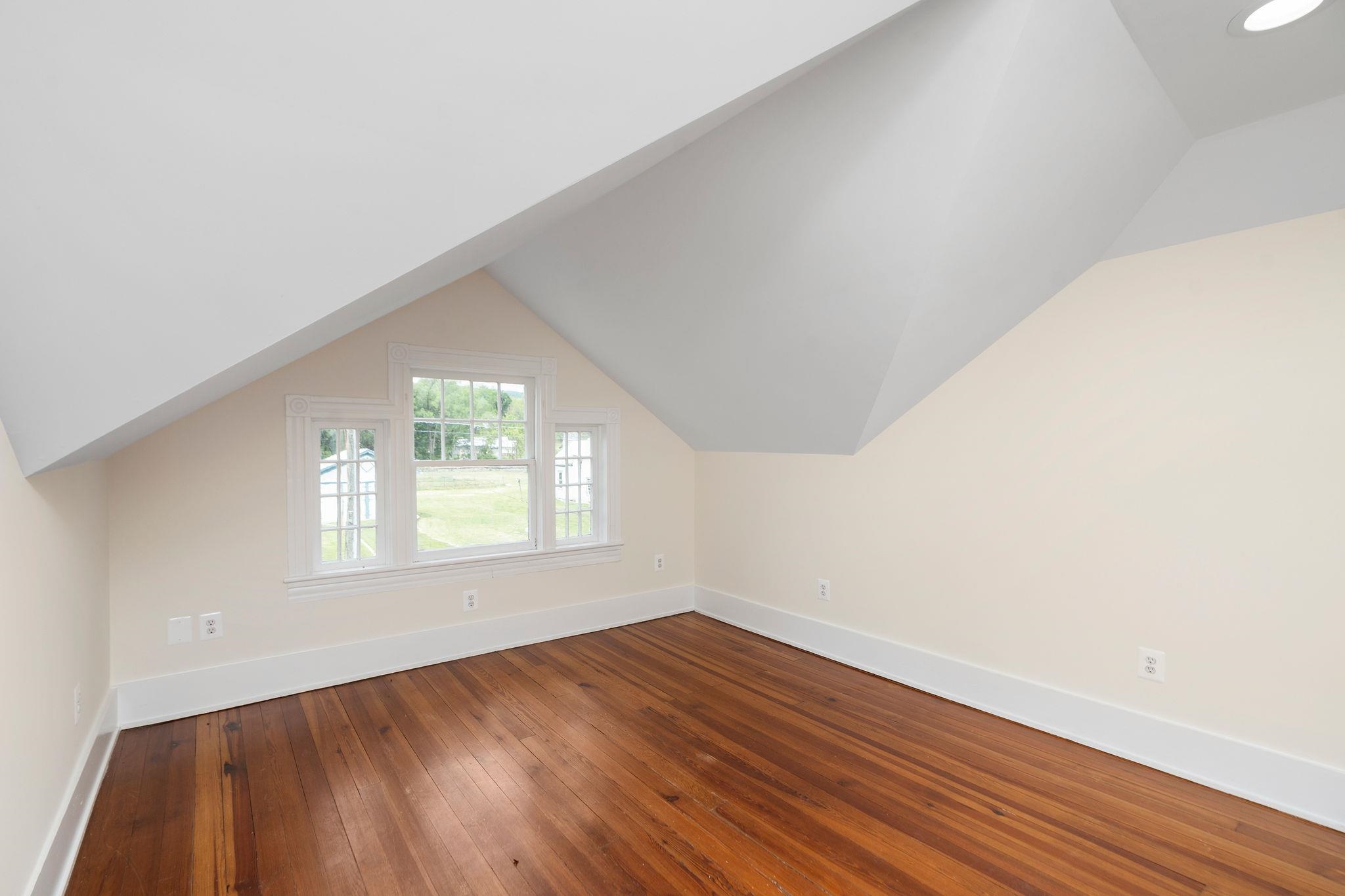 255 W RAILROAD AVE, CRAIGSVILLE, Virginia 24430, 3 Bedrooms Bedrooms, ,1 BathroomBathrooms,Residential,255 W RAILROAD AVE,664335 MLS # 664335