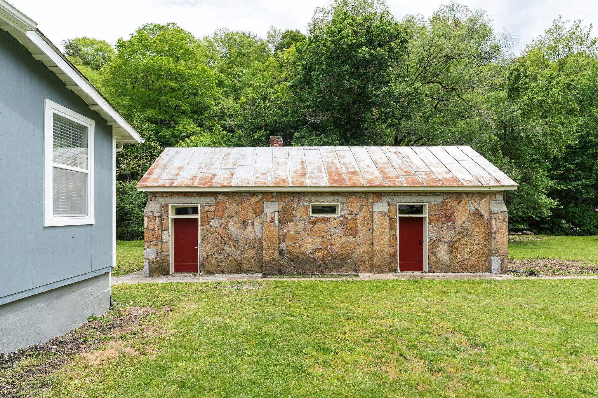 255 W RAILROAD AVE, CRAIGSVILLE, Virginia 24430, 3 Bedrooms Bedrooms, ,1 BathroomBathrooms,Residential,255 W RAILROAD AVE,664335 MLS # 664335