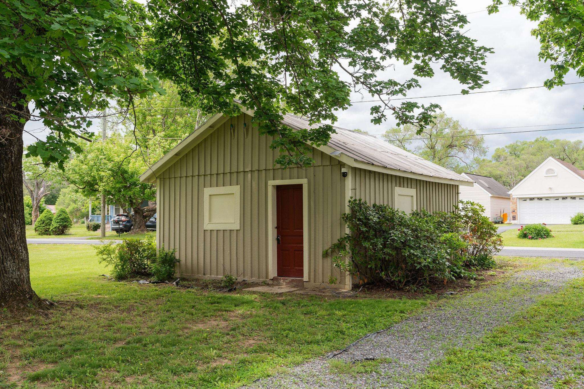255 W RAILROAD AVE, CRAIGSVILLE, Virginia 24430, 3 Bedrooms Bedrooms, ,1 BathroomBathrooms,Residential,255 W RAILROAD AVE,664335 MLS # 664335