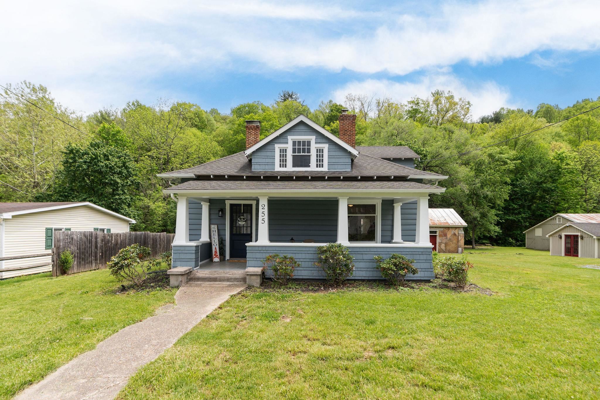 255 W RAILROAD AVE, CRAIGSVILLE, Virginia 24430, 3 Bedrooms Bedrooms, ,1 BathroomBathrooms,Residential,255 W RAILROAD AVE,664335 MLS # 664335