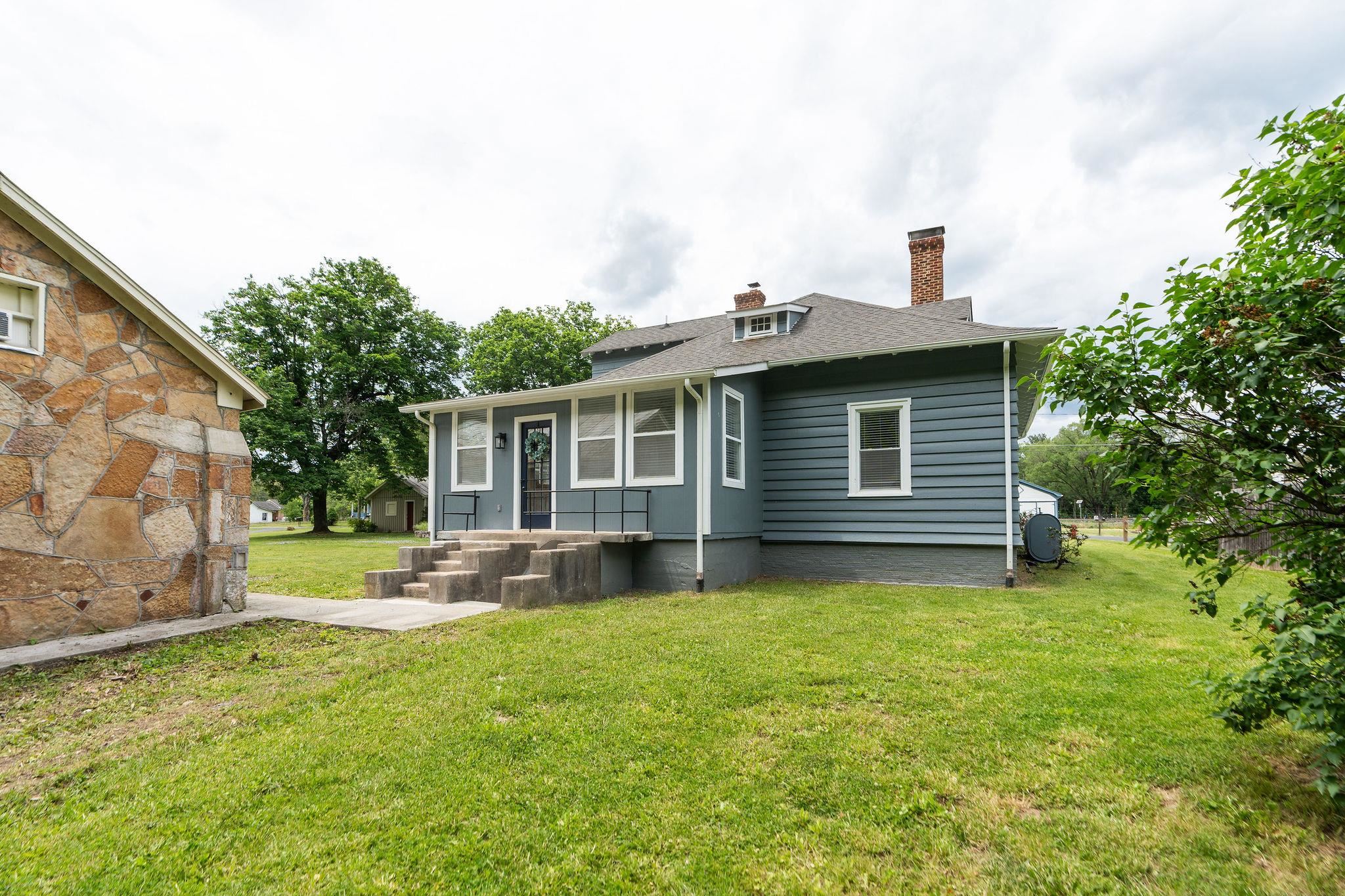 255 W RAILROAD AVE, CRAIGSVILLE, Virginia 24430, 3 Bedrooms Bedrooms, ,1 BathroomBathrooms,Residential,255 W RAILROAD AVE,664335 MLS # 664335