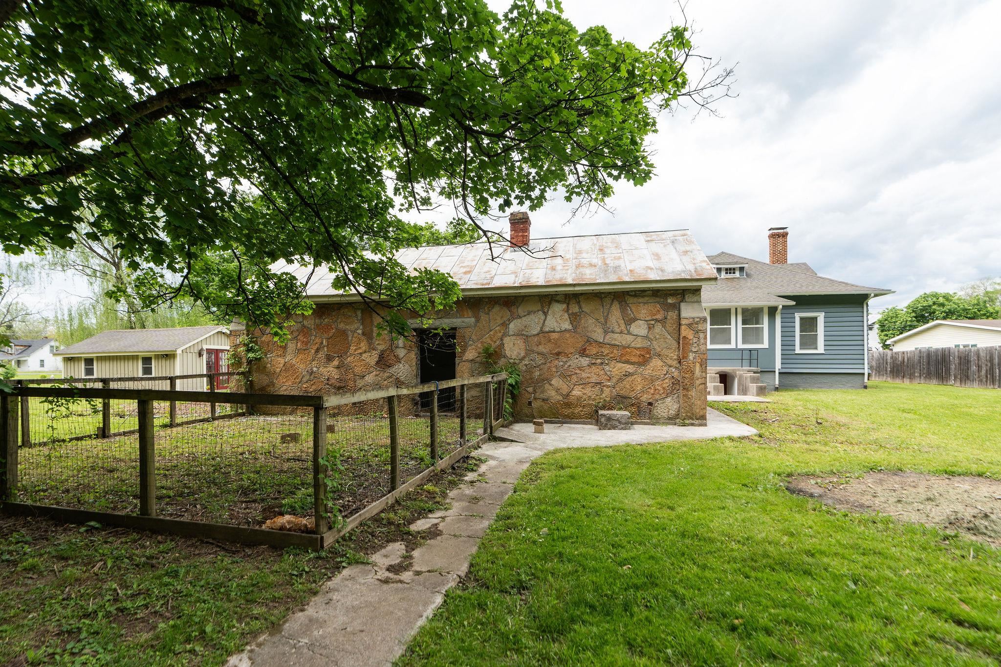255 W RAILROAD AVE, CRAIGSVILLE, Virginia 24430, 3 Bedrooms Bedrooms, ,1 BathroomBathrooms,Residential,255 W RAILROAD AVE,664335 MLS # 664335