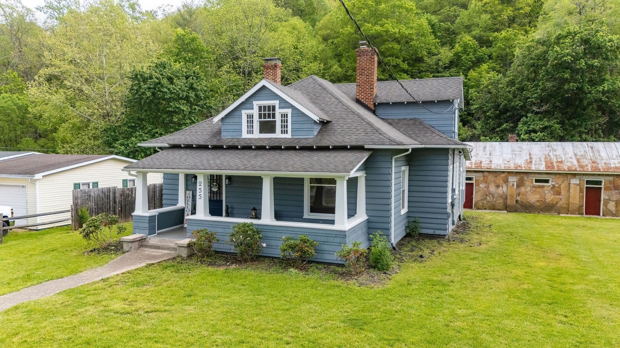255 W RAILROAD AVE, CRAIGSVILLE, Virginia 24430, 3 Bedrooms Bedrooms, ,1 BathroomBathrooms,Residential,255 W RAILROAD AVE,664335 MLS # 664335