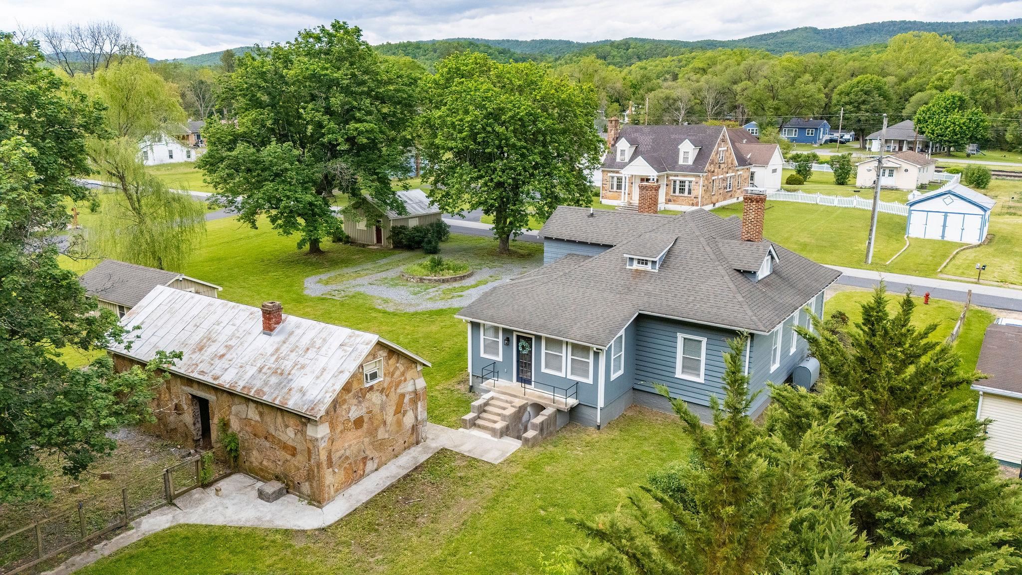 255 W RAILROAD AVE, CRAIGSVILLE, Virginia 24430, 3 Bedrooms Bedrooms, ,1 BathroomBathrooms,Residential,255 W RAILROAD AVE,664335 MLS # 664335