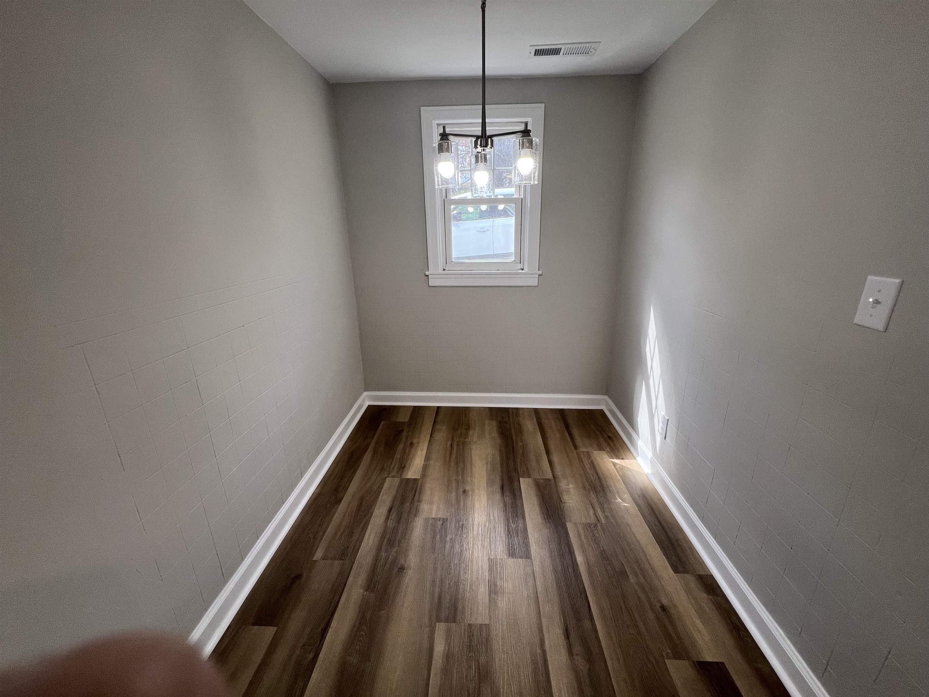 202 GRUBERT AVE, STAUNTON, Virginia 24401, 2 Bedrooms Bedrooms, ,1 BathroomBathrooms,Residential,202 GRUBERT AVE,664342 MLS # 664342