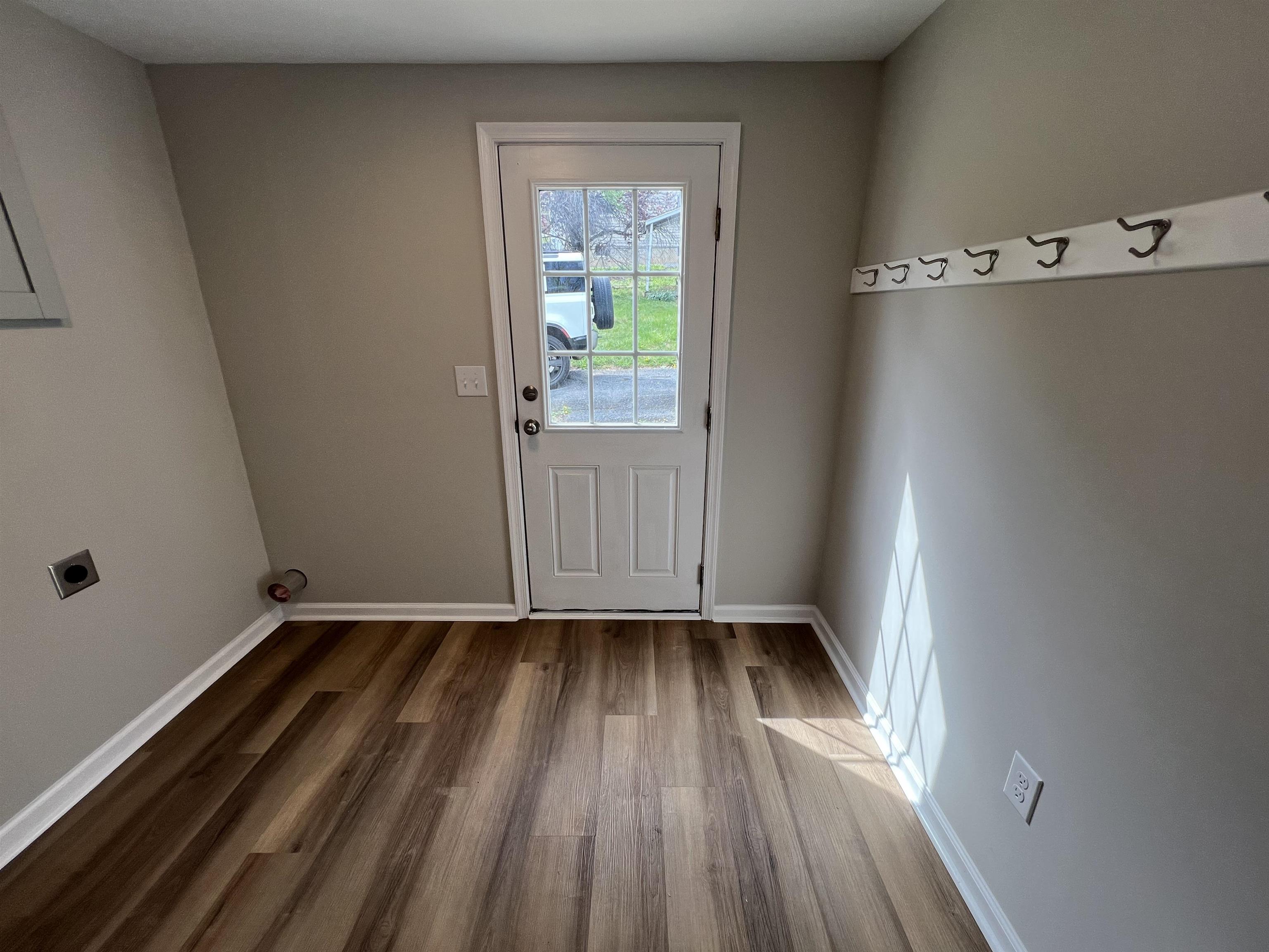 202 GRUBERT AVE, STAUNTON, Virginia 24401, 2 Bedrooms Bedrooms, ,1 BathroomBathrooms,Residential,202 GRUBERT AVE,664342 MLS # 664342