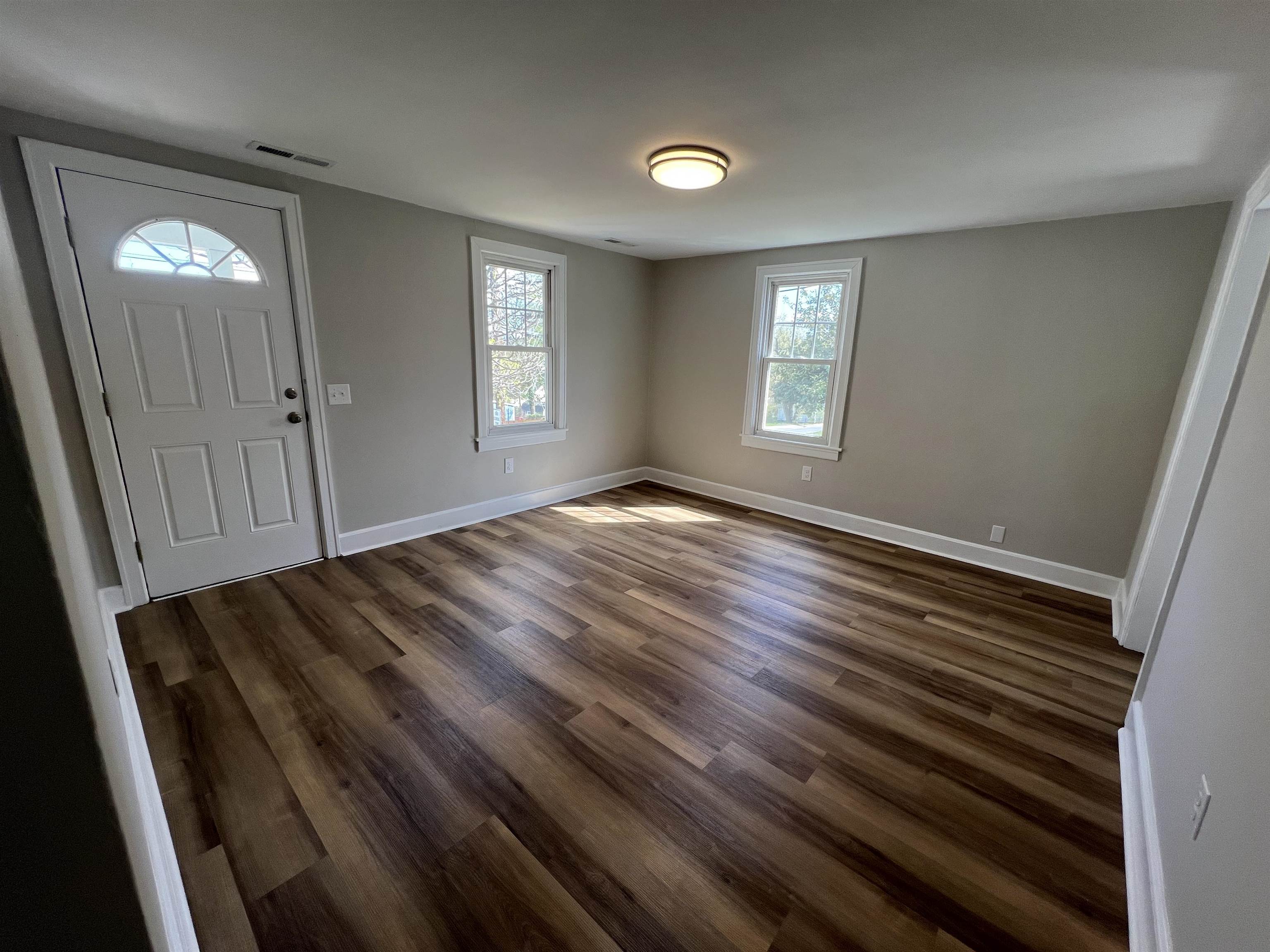 202 GRUBERT AVE, STAUNTON, Virginia 24401, 2 Bedrooms Bedrooms, ,1 BathroomBathrooms,Residential,202 GRUBERT AVE,664342 MLS # 664342