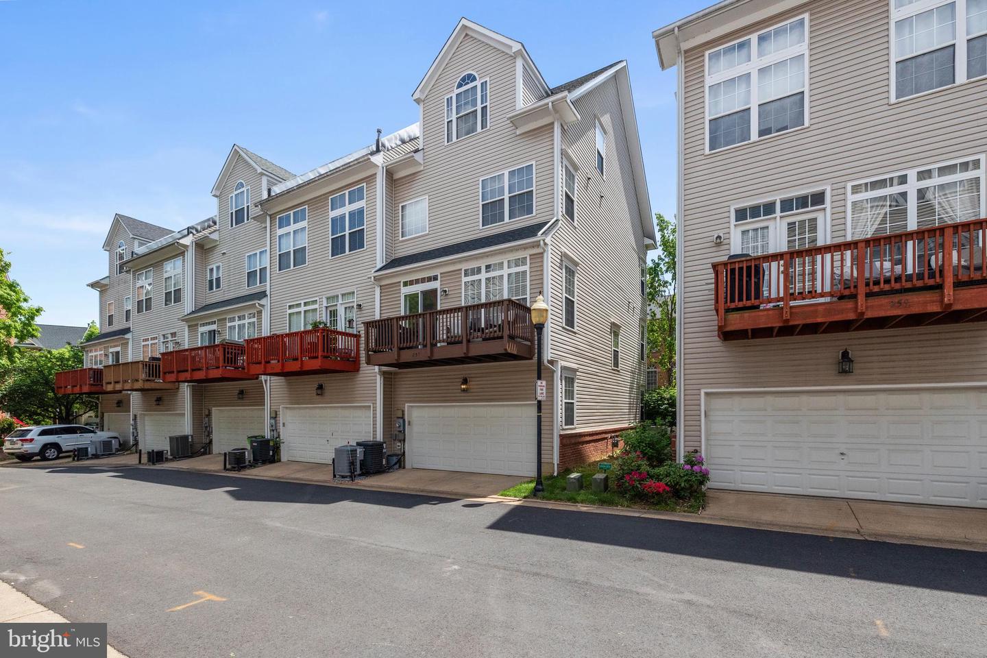 257 MEDLOCK LN, ALEXANDRIA, Virginia 22304, 4 Bedrooms Bedrooms, ,3 BathroomsBathrooms,Residential,For sale,257 MEDLOCK LN,VAAX2044326 MLS # VAAX2044326