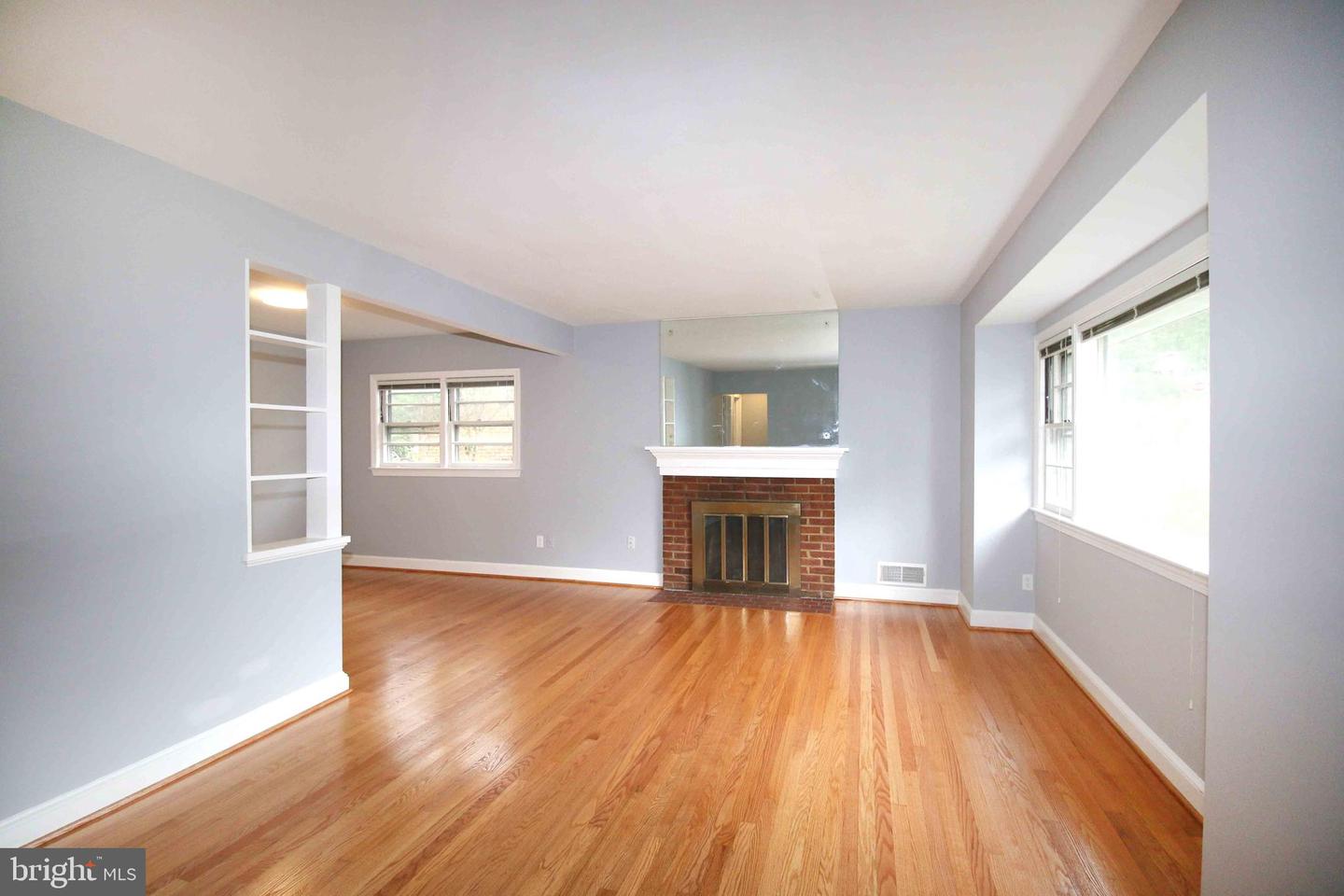 5932 1ST ST N, ARLINGTON, Virginia 22203, 3 Bedrooms Bedrooms, ,2 BathroomsBathrooms,Residential,For sale,5932 1ST ST N,VAAR2056258 MLS # VAAR2056258
