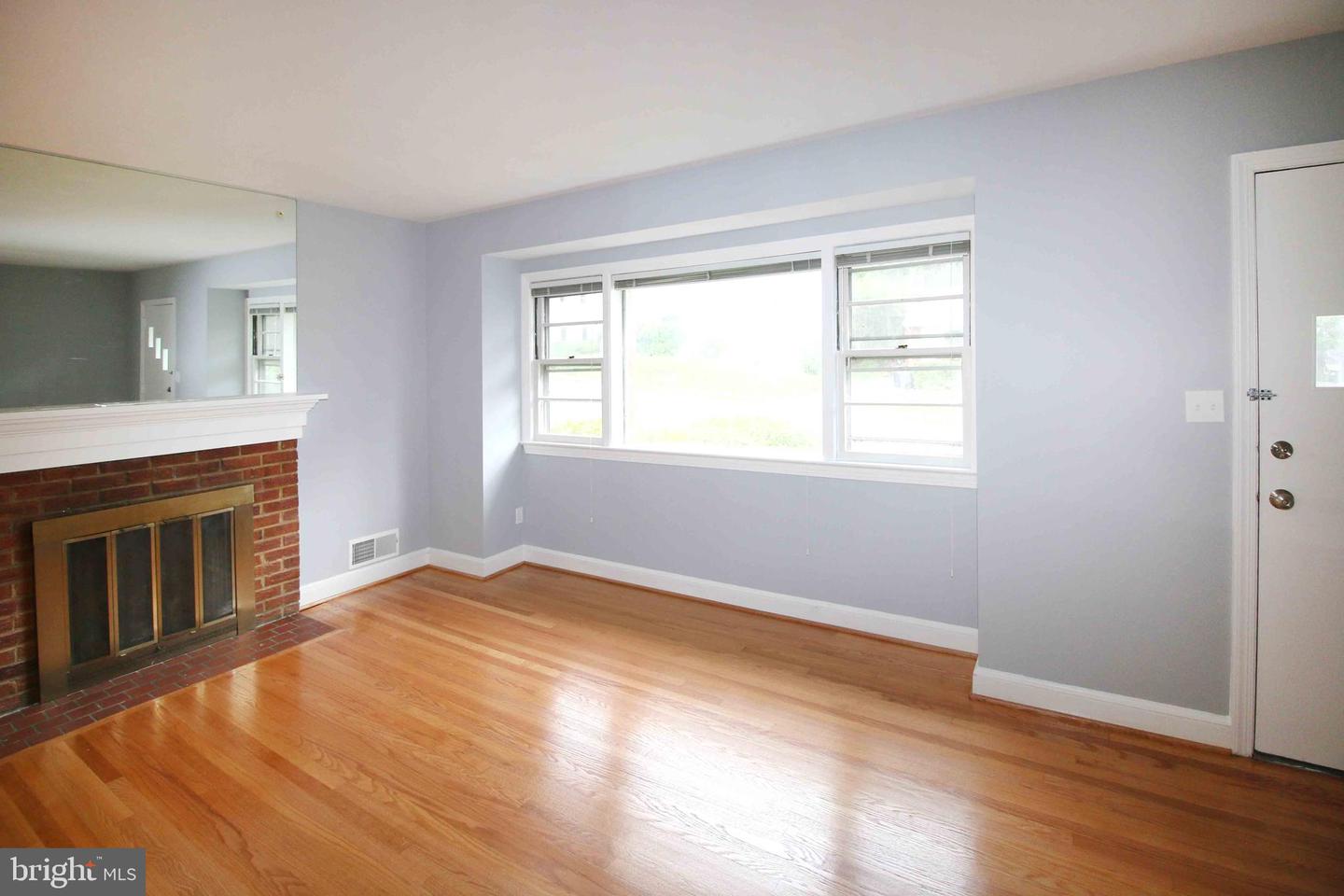 5932 1ST ST N, ARLINGTON, Virginia 22203, 3 Bedrooms Bedrooms, ,2 BathroomsBathrooms,Residential,For sale,5932 1ST ST N,VAAR2056258 MLS # VAAR2056258