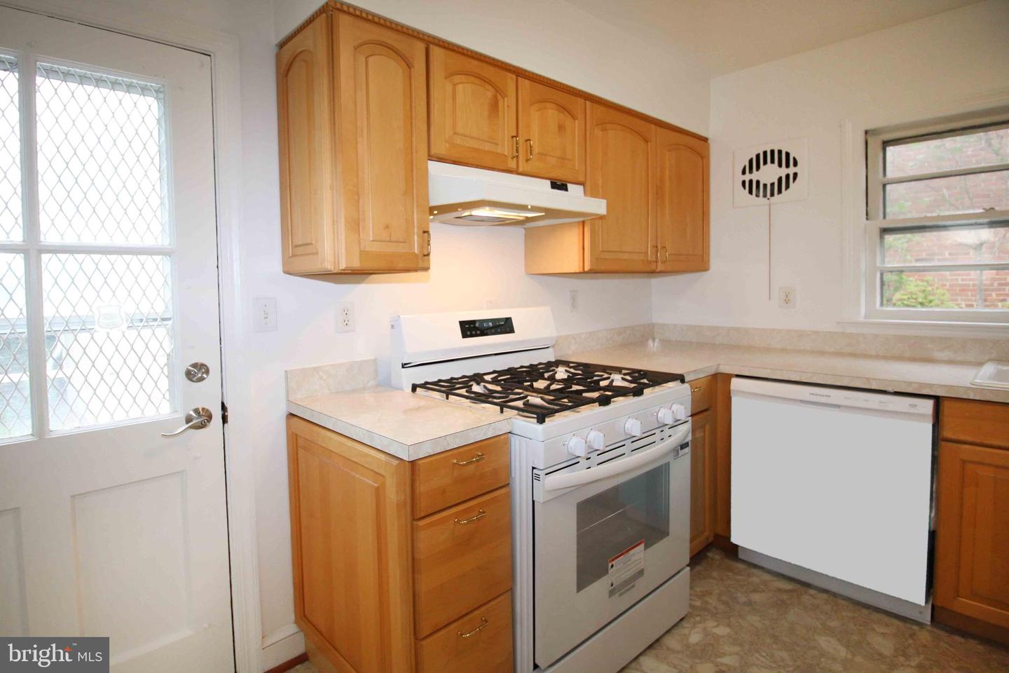 5932 1ST ST N, ARLINGTON, Virginia 22203, 3 Bedrooms Bedrooms, ,2 BathroomsBathrooms,Residential,For sale,5932 1ST ST N,VAAR2056258 MLS # VAAR2056258