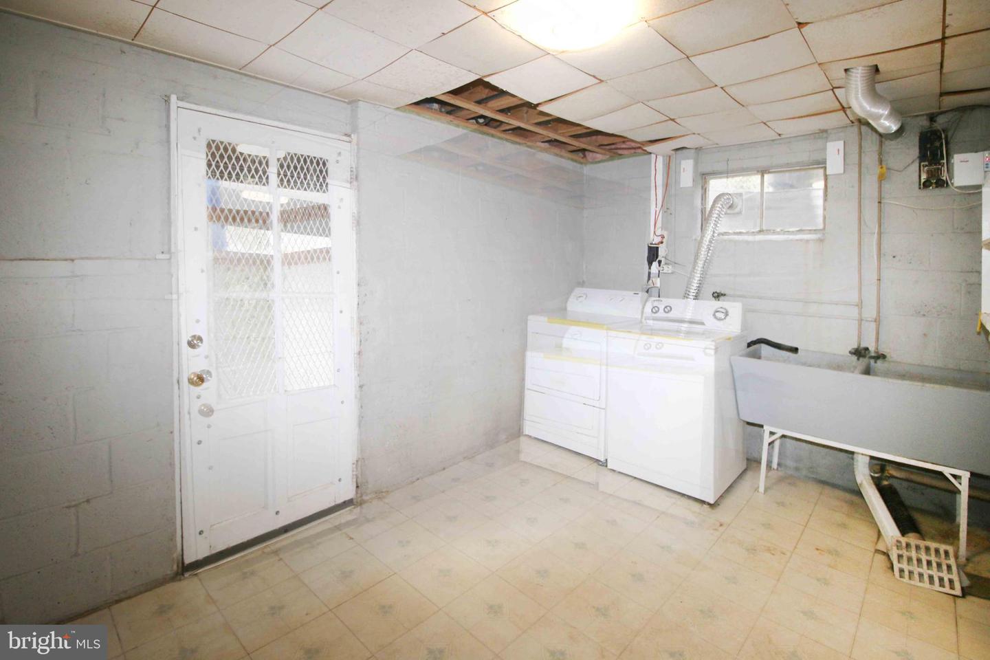5932 1ST ST N, ARLINGTON, Virginia 22203, 3 Bedrooms Bedrooms, ,2 BathroomsBathrooms,Residential,For sale,5932 1ST ST N,VAAR2056258 MLS # VAAR2056258