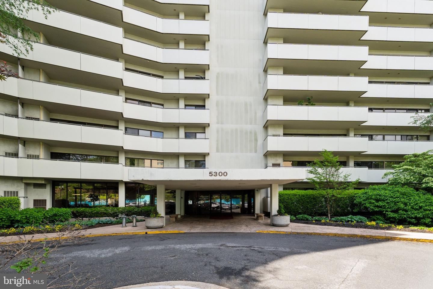 5300 COLUMBIA PIKE #T-12, ARLINGTON, Virginia 22204, 2 Bedrooms Bedrooms, ,2 BathroomsBathrooms,Residential,For sale,5300 COLUMBIA PIKE #T-12,VAAR2056418 MLS # VAAR2056418