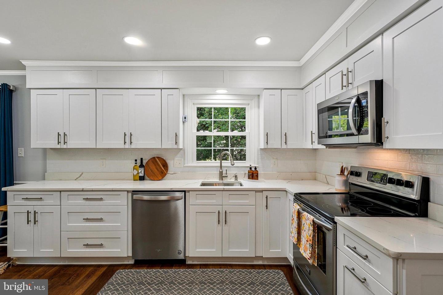 8916 LAKE BRADDOCK DR, BURKE, Virginia 22015, 4 Bedrooms Bedrooms, ,3 BathroomsBathrooms,Residential,For sale,8916 LAKE BRADDOCK DR,VAFX2236606 MLS # VAFX2236606