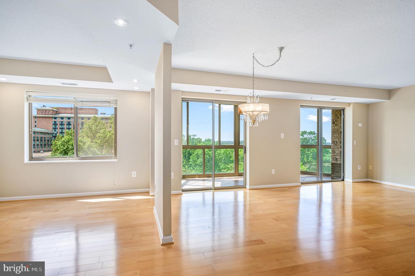 19355 CYPRESS RIDGE TER #720, LEESBURG, Virginia 20176, 3 Bedrooms Bedrooms, ,2 BathroomsBathrooms,Residential,For sale,19355 CYPRESS RIDGE TER #720,VALO2094838 MLS # VALO2094838