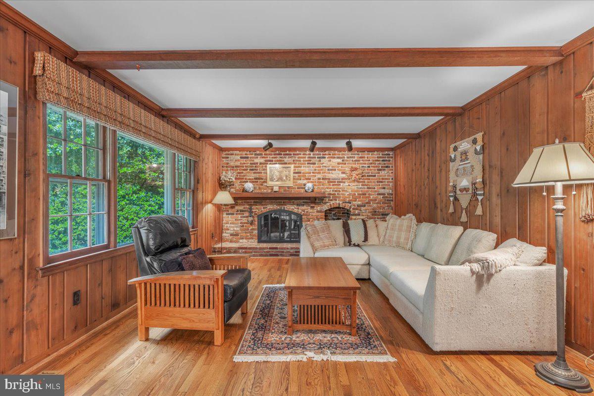 8212 CHIVALRY RD, ANNANDALE, Virginia 22003, 4 Bedrooms Bedrooms, ,2 BathroomsBathrooms,Residential,For sale,8212 CHIVALRY RD,VAFX2237006 MLS # VAFX2237006