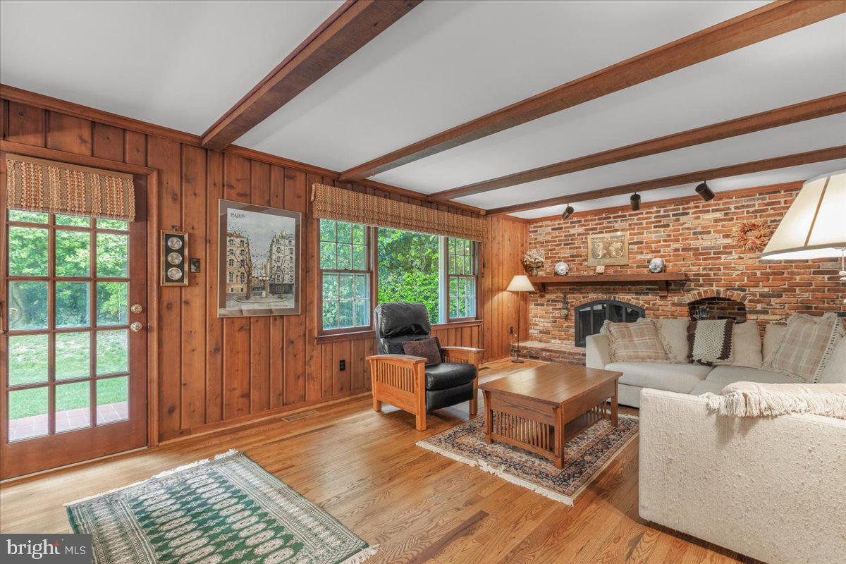 8212 CHIVALRY RD, ANNANDALE, Virginia 22003, 4 Bedrooms Bedrooms, ,2 BathroomsBathrooms,Residential,For sale,8212 CHIVALRY RD,VAFX2237006 MLS # VAFX2237006