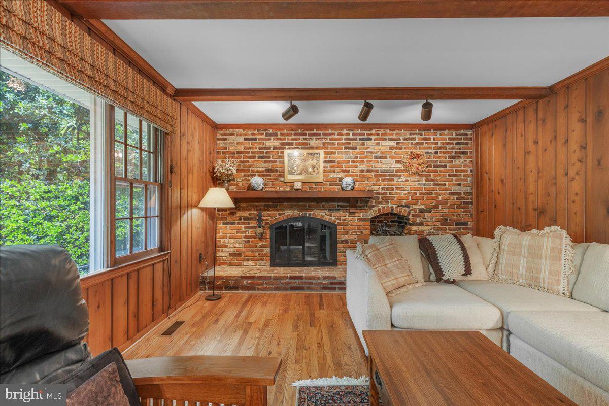 8212 CHIVALRY RD, ANNANDALE, Virginia 22003, 4 Bedrooms Bedrooms, ,2 BathroomsBathrooms,Residential,For sale,8212 CHIVALRY RD,VAFX2237006 MLS # VAFX2237006