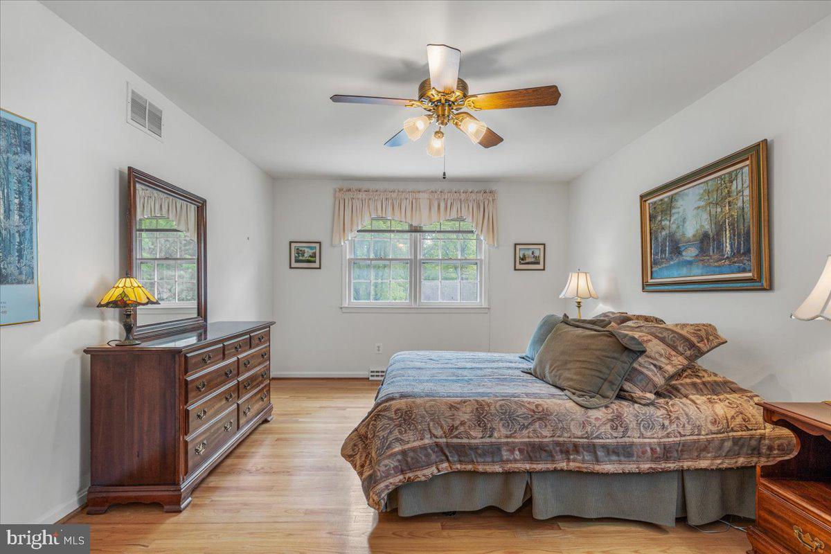 8212 CHIVALRY RD, ANNANDALE, Virginia 22003, 4 Bedrooms Bedrooms, ,2 BathroomsBathrooms,Residential,For sale,8212 CHIVALRY RD,VAFX2237006 MLS # VAFX2237006