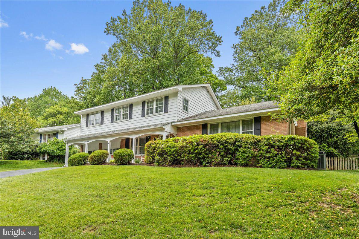 8212 CHIVALRY RD, ANNANDALE, Virginia 22003, 4 Bedrooms Bedrooms, ,2 BathroomsBathrooms,Residential,For sale,8212 CHIVALRY RD,VAFX2237006 MLS # VAFX2237006