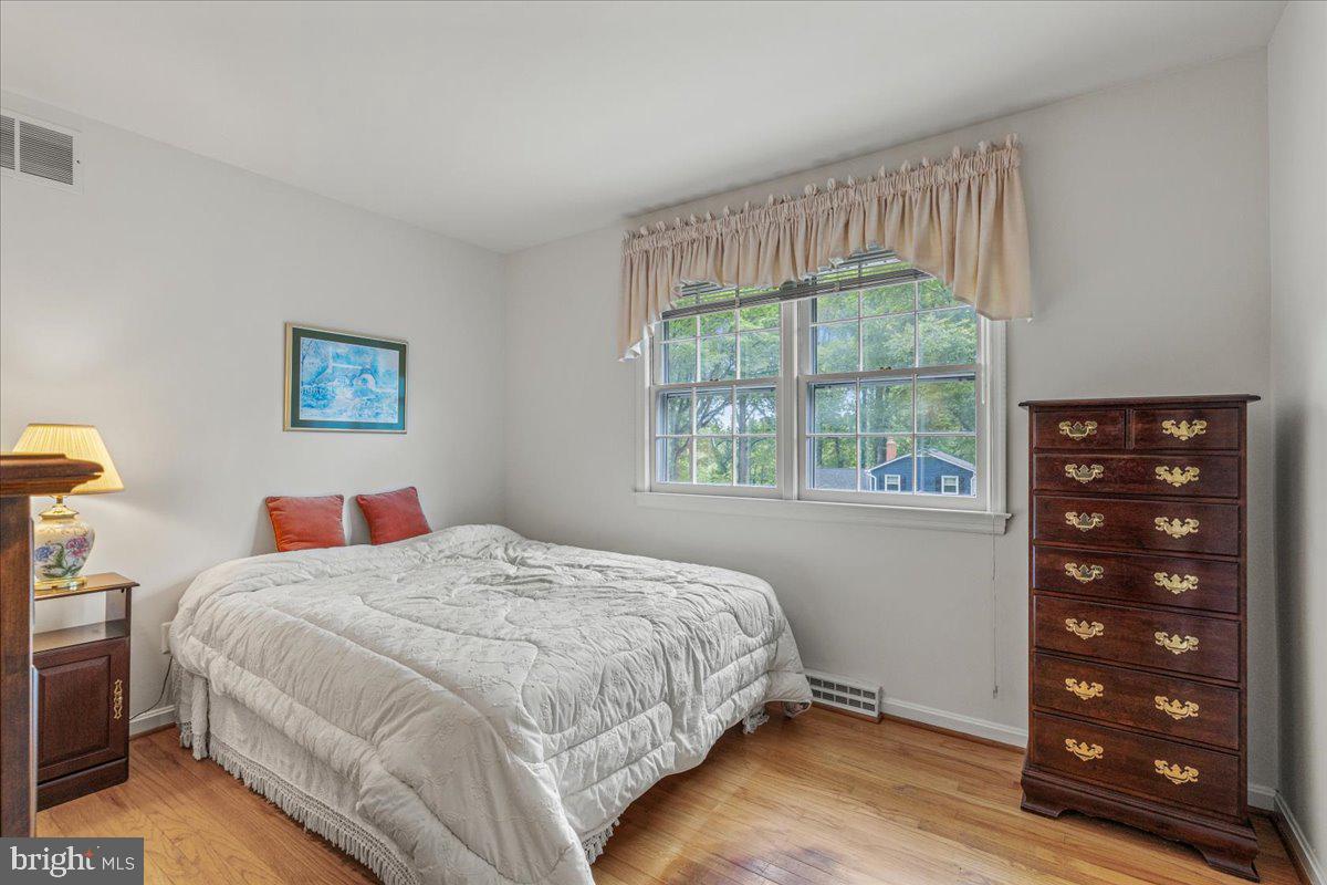 8212 CHIVALRY RD, ANNANDALE, Virginia 22003, 4 Bedrooms Bedrooms, ,2 BathroomsBathrooms,Residential,For sale,8212 CHIVALRY RD,VAFX2237006 MLS # VAFX2237006