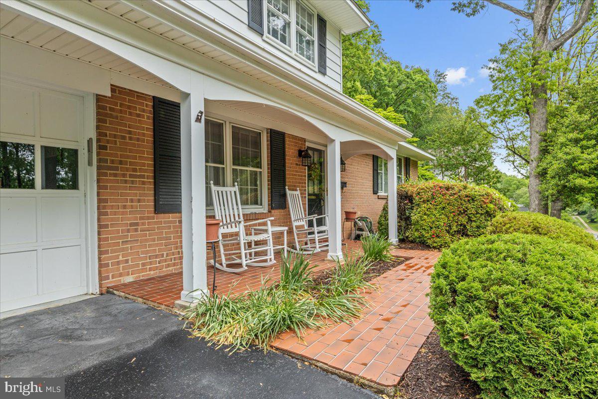 8212 CHIVALRY RD, ANNANDALE, Virginia 22003, 4 Bedrooms Bedrooms, ,2 BathroomsBathrooms,Residential,For sale,8212 CHIVALRY RD,VAFX2237006 MLS # VAFX2237006