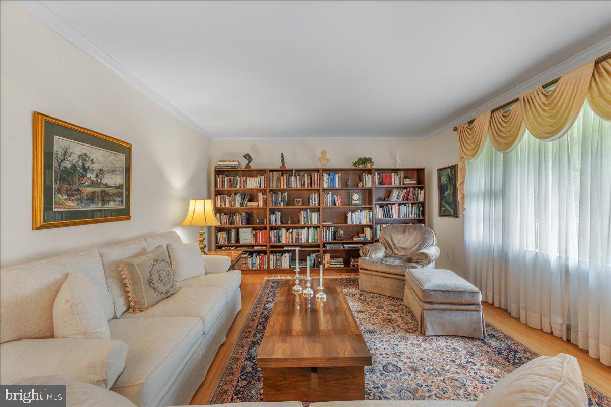 8212 CHIVALRY RD, ANNANDALE, Virginia 22003, 4 Bedrooms Bedrooms, ,2 BathroomsBathrooms,Residential,For sale,8212 CHIVALRY RD,VAFX2237006 MLS # VAFX2237006