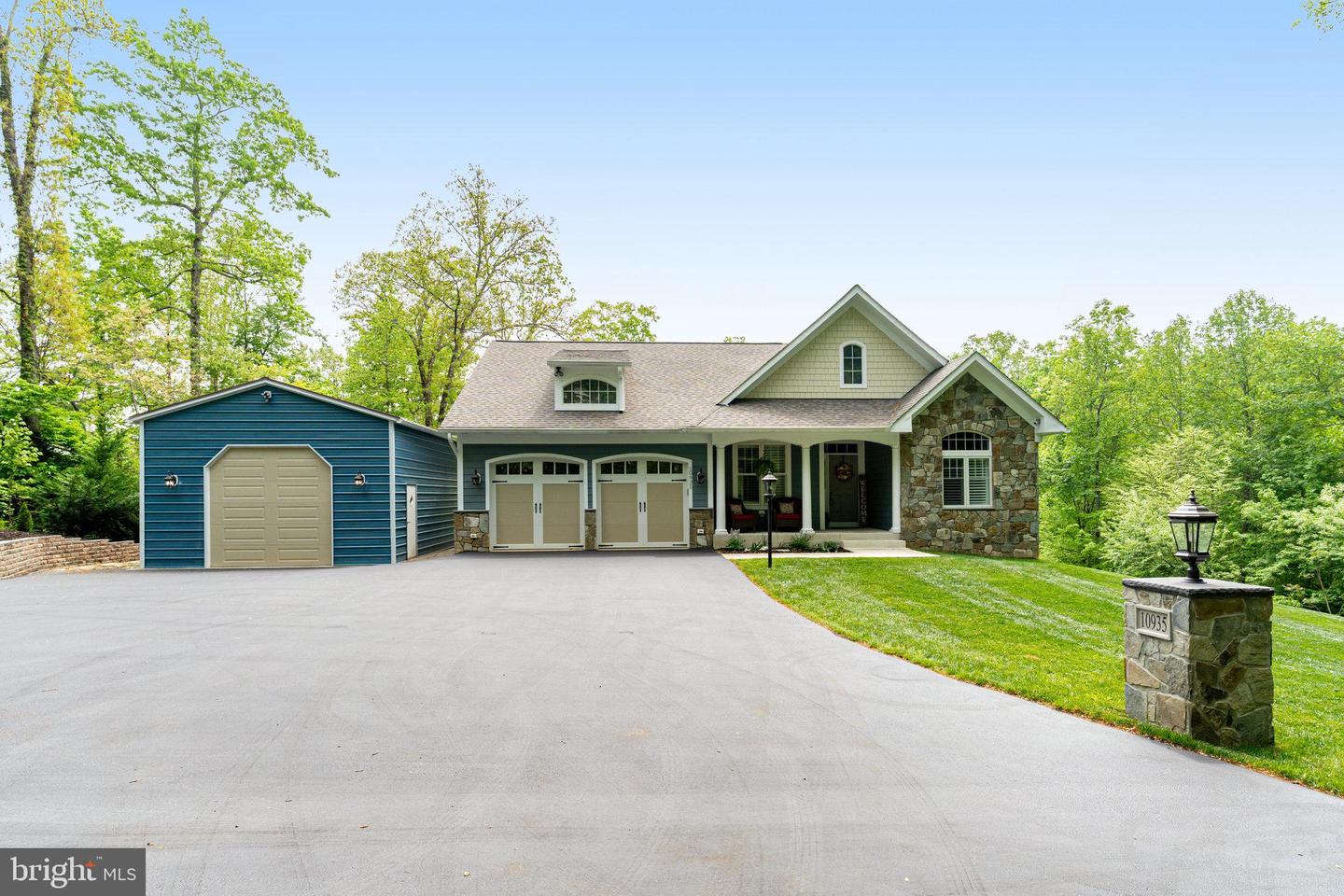 10935 RAVENWOOD DR, MANASSAS, Virginia 20111, 3 Bedrooms Bedrooms, ,3 BathroomsBathrooms,Residential,For sale,10935 RAVENWOOD DR,VAPW2093296 MLS # VAPW2093296