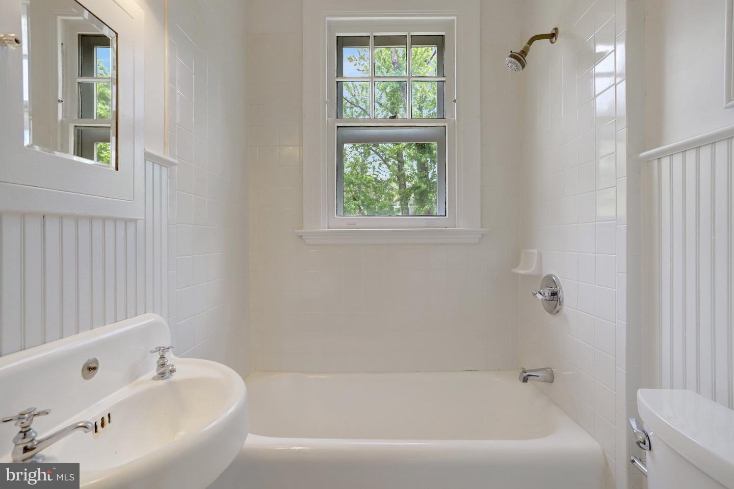 3002 2ND ST N, ARLINGTON, Virginia 22201, 4 Bedrooms Bedrooms, ,5 BathroomsBathrooms,Residential,For sale,3002 2ND ST N,VAAR2056712 MLS # VAAR2056712
