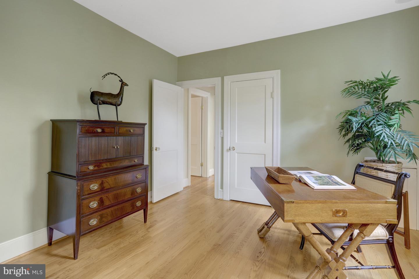 3002 2ND ST N, ARLINGTON, Virginia 22201, 4 Bedrooms Bedrooms, ,5 BathroomsBathrooms,Residential,For sale,3002 2ND ST N,VAAR2056712 MLS # VAAR2056712